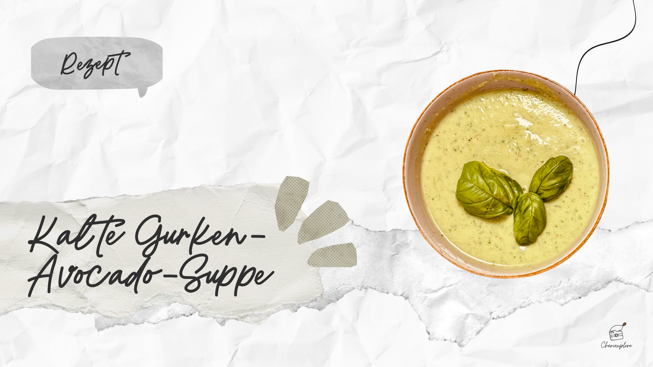 Kalte Gurken-Avocado-Suppe mit frischen Kräutern, cremig püriert in einer Schale serviert – leichtes, veganes Sommergericht