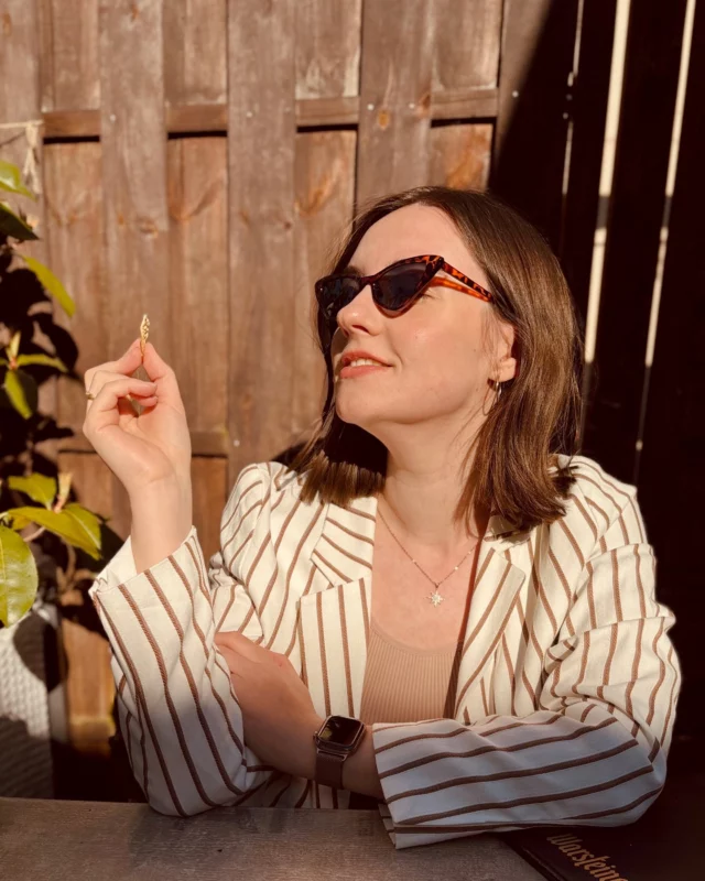 Mittwoch, Sonne, Klarheit.
Diese Woche steht unter dem Motto: Weniger machen, bewusster leben.
Ich nehme mir Zeit für Ruhe, kleine Genüsse – und dafür, nicht alles vollzupacken.
Minimalismus beginnt für mich im Kopf.

 Was lässt du diese Woche bewusst weg?

#minimalismus #midweekmood #bewusstleben #wenigeristmehr #mindfulmoments #intentionalweek #minimalstyle #mittwochsmood #klarheit #selfreminder •