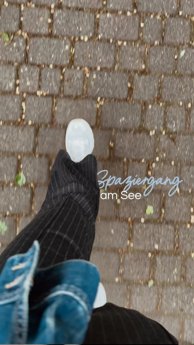Verlängertes Wochenende, der April ist vorbei – und damit auch meine Minimalismus-Challenge.

Was bleibt? Eine Erkenntnis:
Es muss nicht immer voll, laut und voller Events sein.
Ein Spaziergang am Scharmützelsee reicht.
Nur du, die Natur, die Vögel, der Wind. Gedanken, die zur Ruhe kommen.
Und dieses leise Gefühl von Frühling.

Wer erinnert sich noch an meine 10.000-Schritte-Challenge im März?
Der Blogpost ist noch online – vielleicht brauchst du genau diesen kleinen Anstoß.

#badsaarow #scharmützelsee #samstagsspaziergang #wochenendegenießen #slowliving #10000schritte #minimalismus